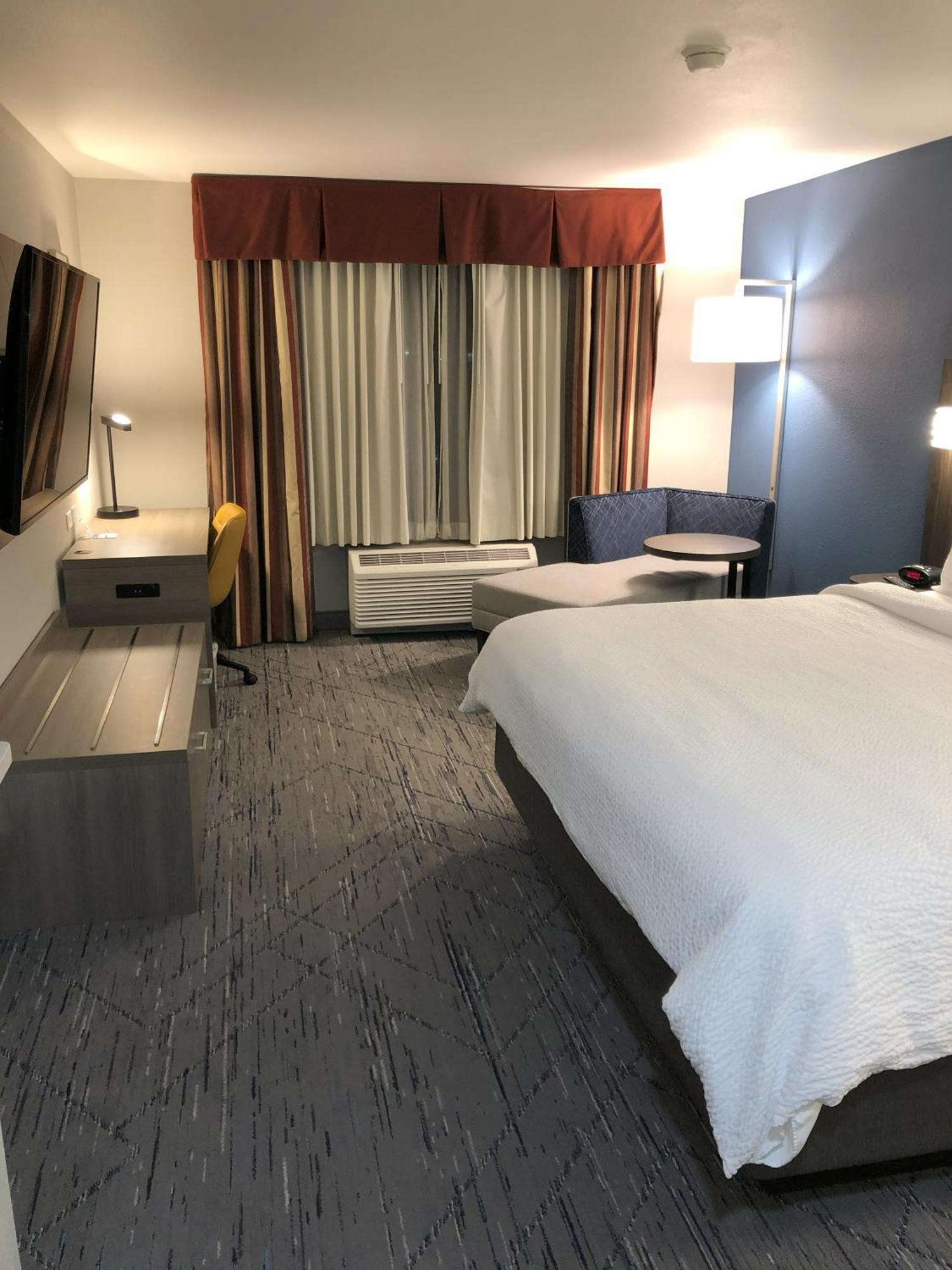 Hotel Express & By Ihg 2*
