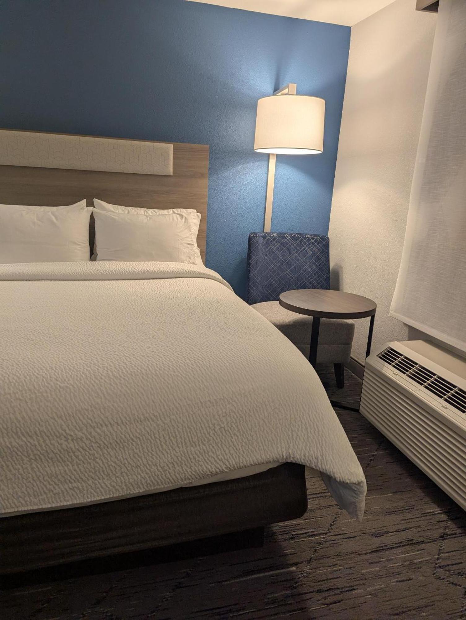 Hotel Express & By Ihg