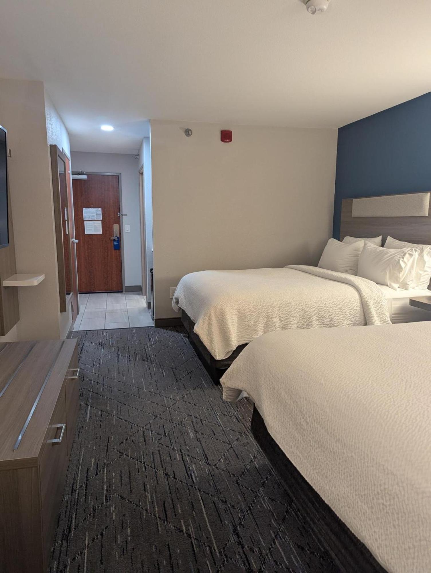 Hotel Express & By Ihg 2*