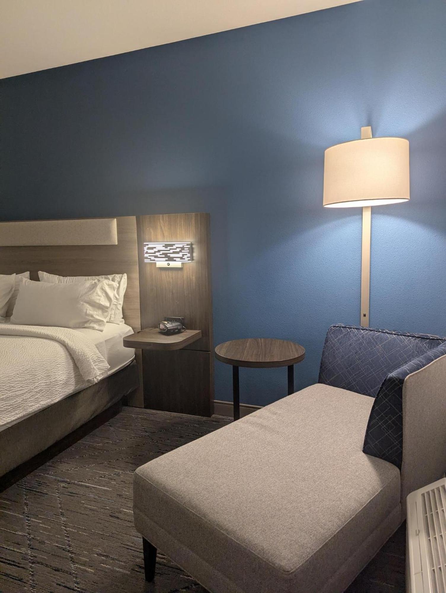 Hotel Express & By Ihg