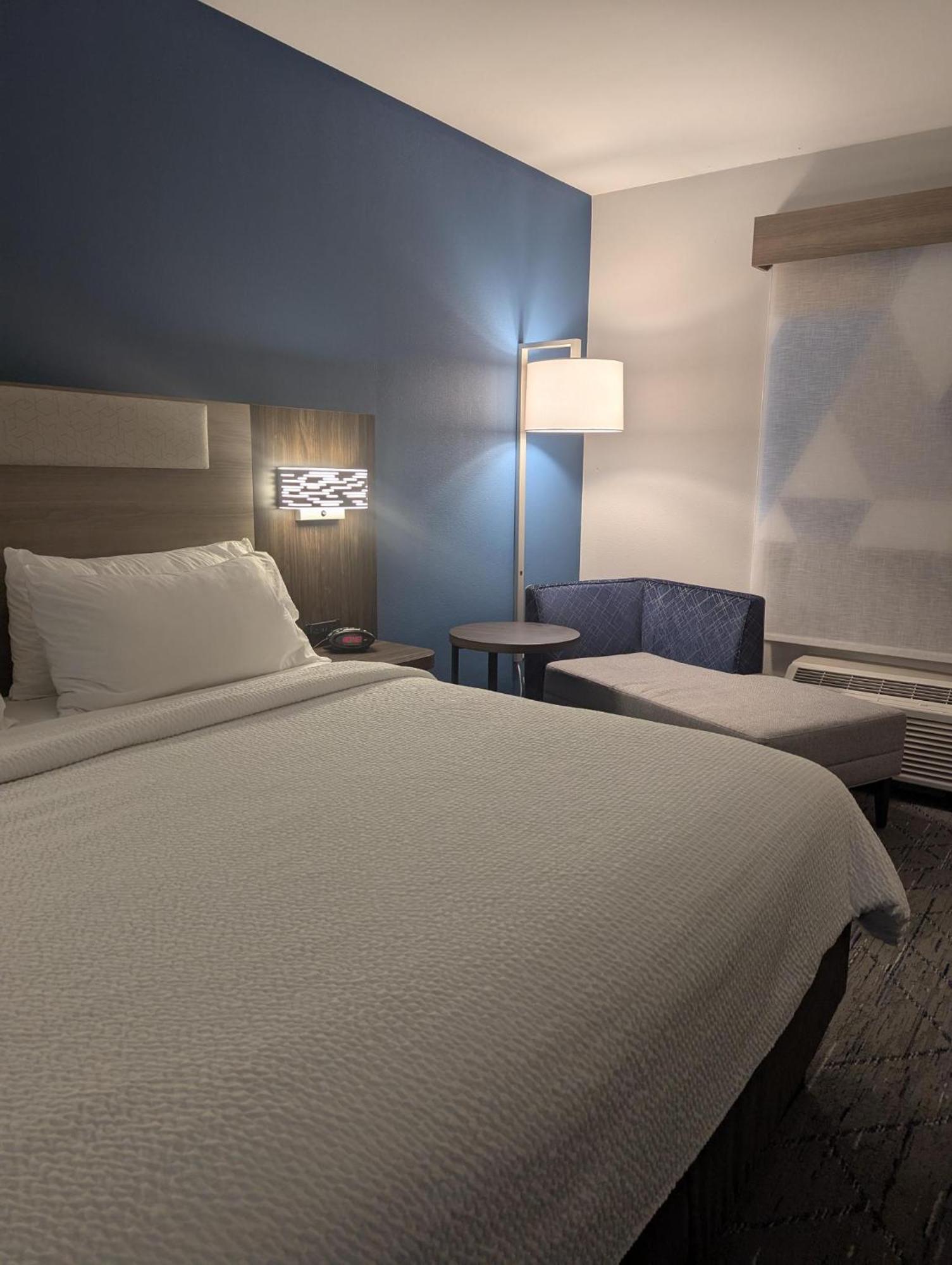 Express & By Ihg Hotel