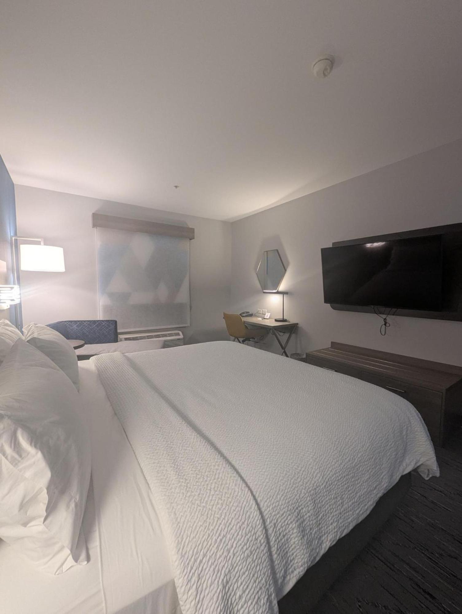 Hotel Express & By Ihg 2*