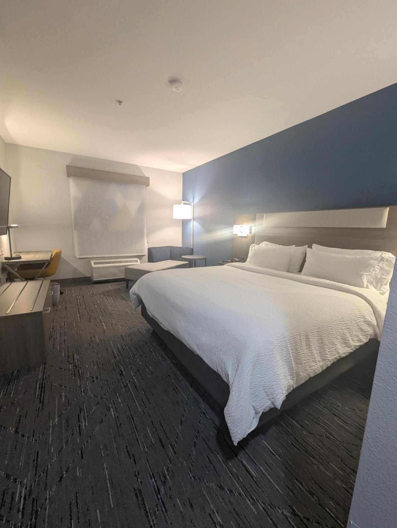 Express & By Ihg Hotel 2*