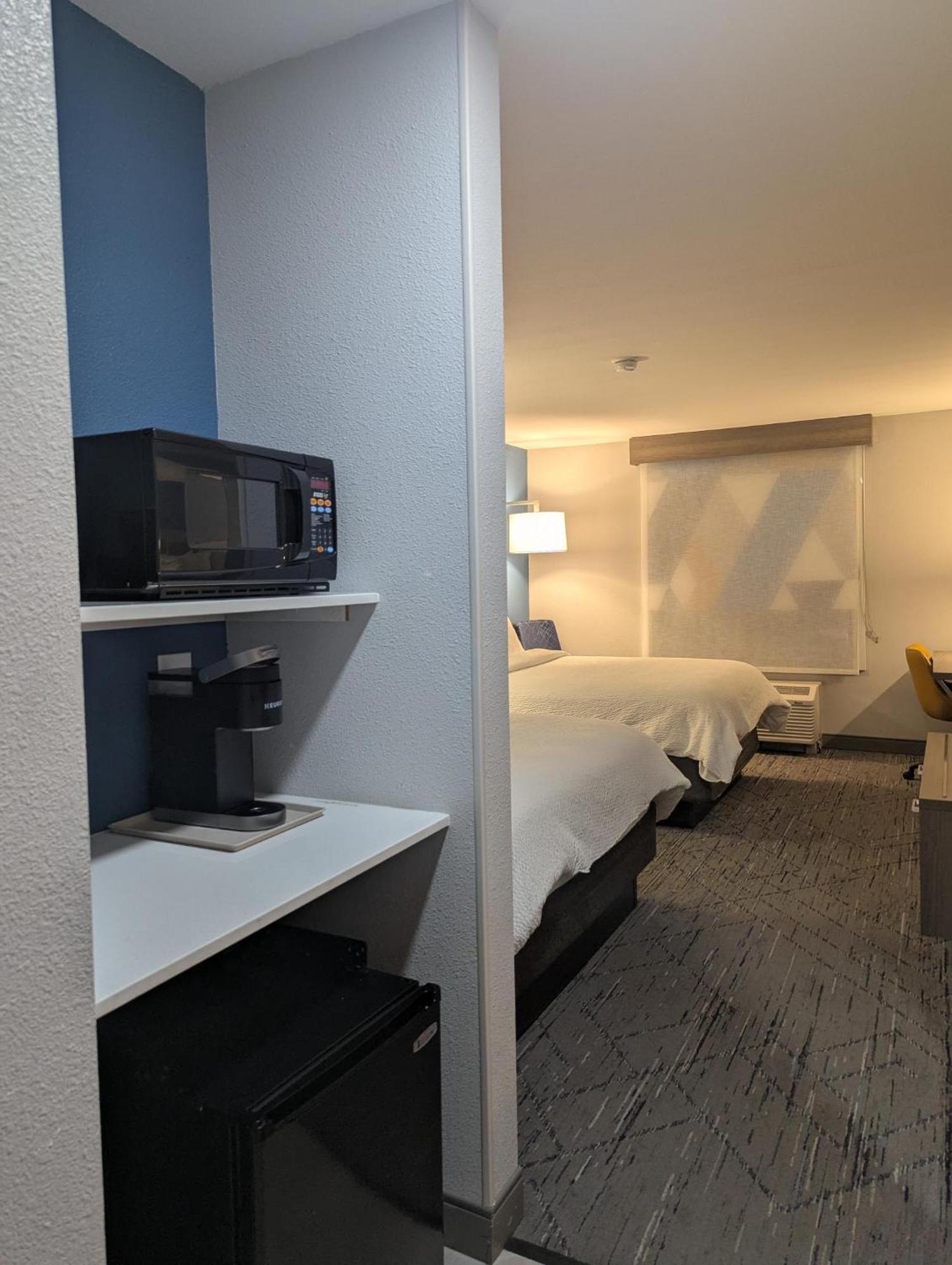 Express & By Ihg 2*