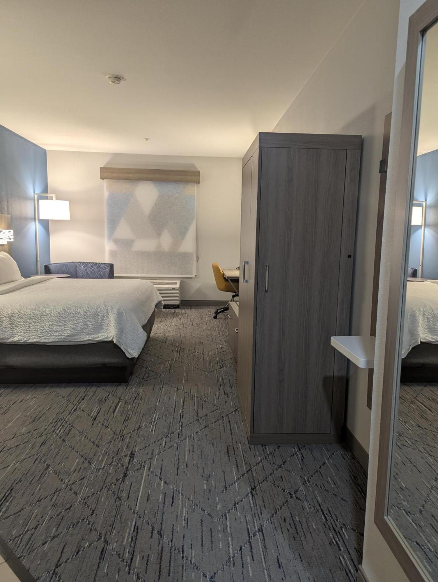 Express & By Ihg Hotel 2*