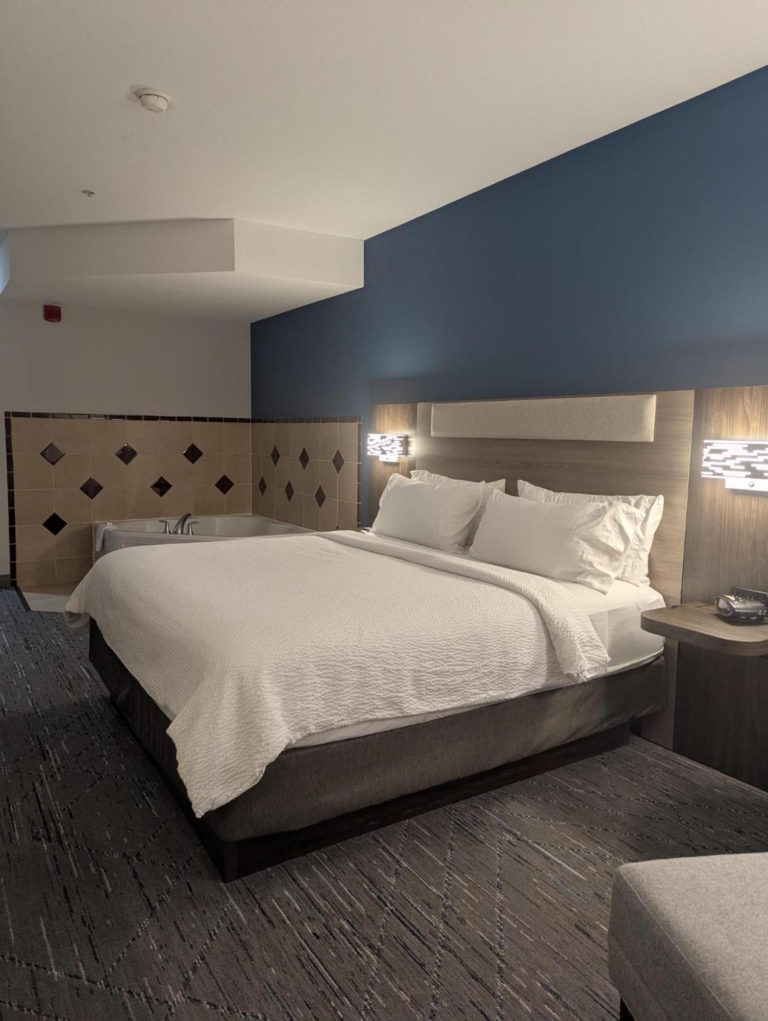 Hotel Express & By Ihg Loveland