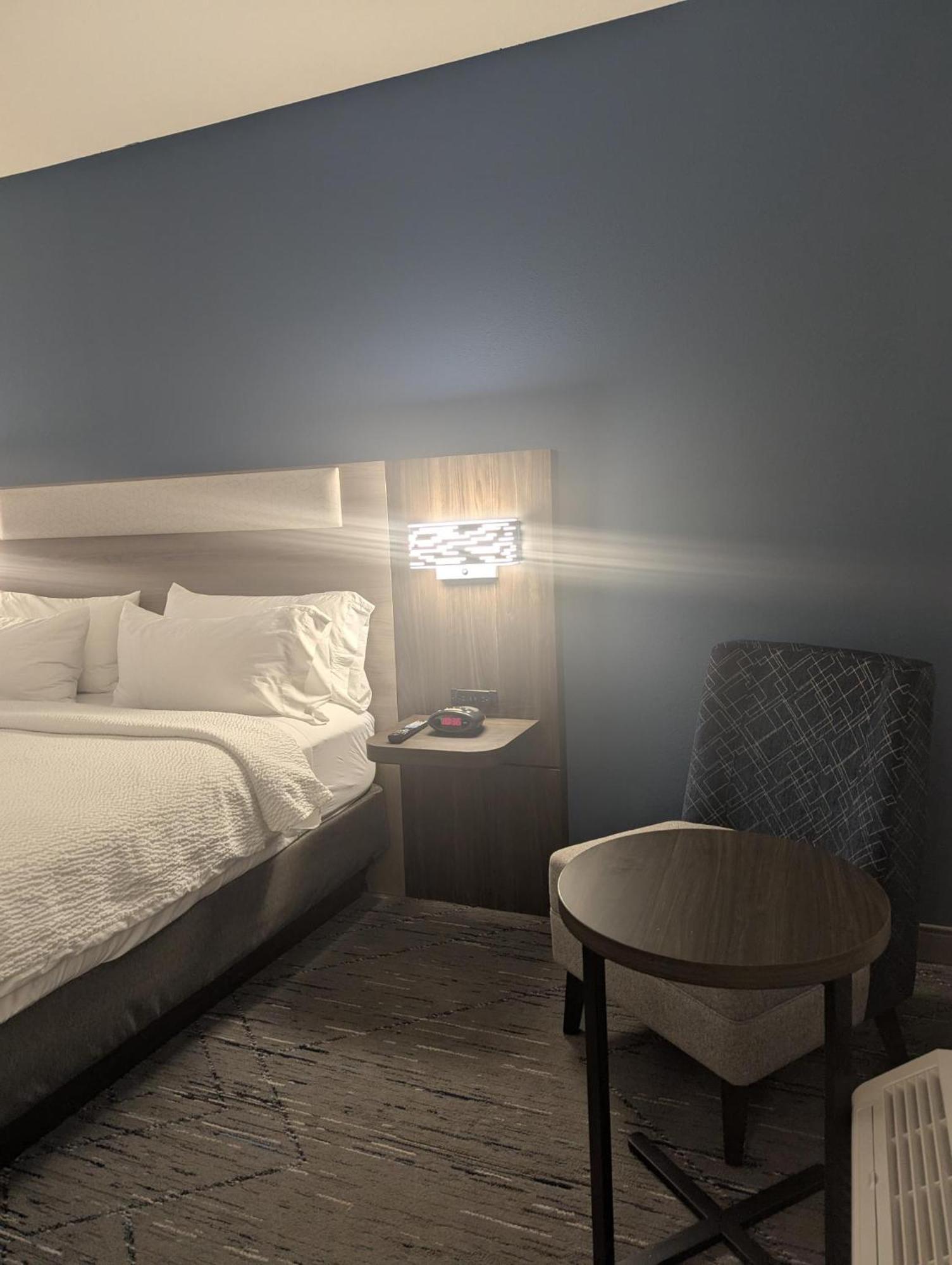 Hotel Express & By Ihg 2*