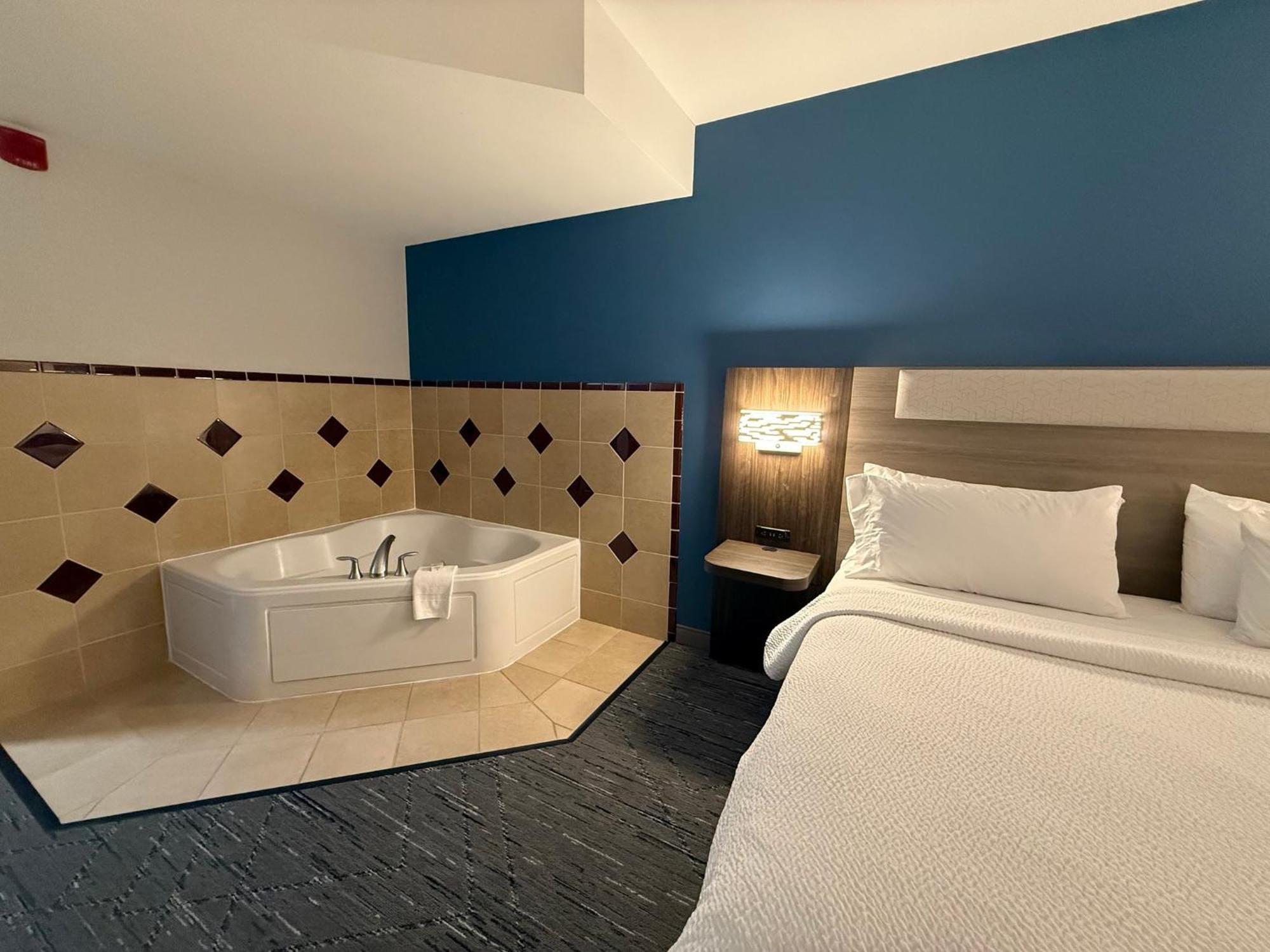 Express & By Ihg